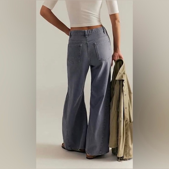 New Free People Eden High Slouchy Flare Jeans ~ Diamond Gray - Picture 2 of 11